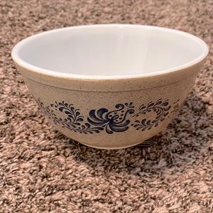 Pyrex Corning Homestead mixing bowl
